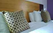 Kamar Tidur 6 Corner House Hotel