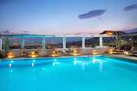 Swimming Pool Divani Caravel