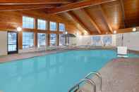 Swimming Pool AmericInn by Wyndham Douglas/Saugatuck