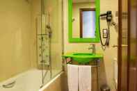 In-room Bathroom Tibur Hotel