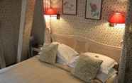 Kamar Tidur 5 Neuilly Park Hotel