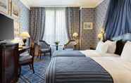 Bedroom 3 Le Dokhan’s Paris Arc de Triomphe, a Tribute Portfolio Hotel