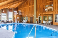 Swimming Pool Comfort Inn Norwalk - Sandusky