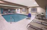 Swimming Pool 6 La Quinta Inn & Suites by Wyndham Erie