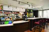 Bar, Kafe dan Lounge Courtyard by Marriott Topeka