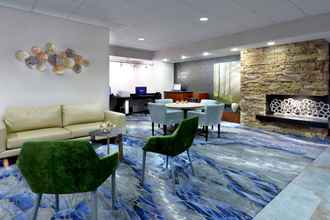 Lobby 4 Fairfield Inn & Suites by Marriott Charlottesville North