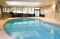 Swimming Pool Holiday Inn Sudbury, an IHG Hotel