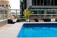 Kolam Renang Novotel Sydney Central