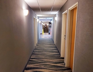 Lobi 2 Americas Best Value Inn & Suites Racine