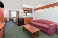 Common Space Microtel Inn & Suites by Wyndham Marianna