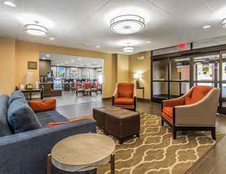 Lobby 2 Comfort Inn & Suites Dalton