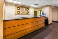 Lobi Comfort Inn & Suites Dalton