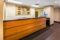 Lobby Comfort Inn & Suites Dalton