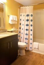 Toilet Kamar 4 Suburban Extended Stay Hotel Greenville Haywood Mall