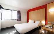 Bedroom 6 B&B Hotel Paris Châtillon