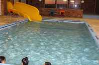 Swimming Pool Travelodge by Wyndham Swift Current