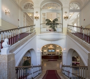 Lobby 4 Austria Trend Hotel Schloss Wilhelminenberg