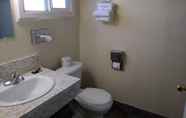 Toilet Kamar 6 North Coast Inn