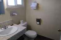 In-room Bathroom North Coast Inn