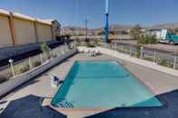 Swimming Pool Motel 6 El Paso, TX - West