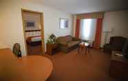 Common Space 3 Super 8 by Wyndham Drayton Valley