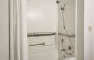 In-room Bathroom 4 Super 8 by Wyndham Regina