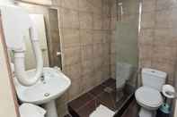 Toilet Kamar Hipotel Paris Belgrand