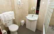 Toilet Kamar 7 Hipotel Paris Belgrand
