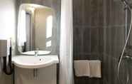 In-room Bathroom 4 ibis Marseille Bonneveine Calanques Plages