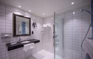 In-room Bathroom 4 Quality Hotel Prinsen