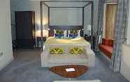 Kamar Tidur 5 Coulsdon Manor Hotel and Golf Club