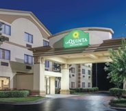 Exterior 2 La Quinta Inn & Suites by Wyndham Jackson Airport