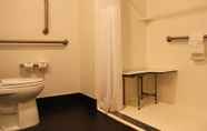 Toilet Kamar 2 Quality Inn Bainbridge