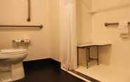 In-room Bathroom 2 Quality Inn Bainbridge