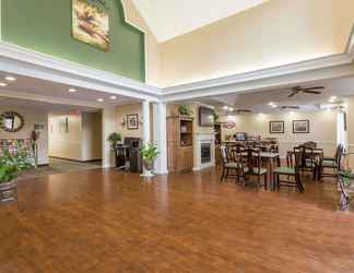 Lobby 2 Baymont by Wyndham Lakeland