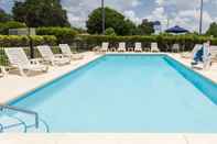 Swimming Pool Baymont by Wyndham Lakeland