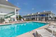 Swimming Pool Quality Inn Cheraw