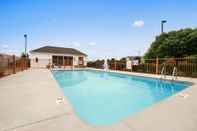 Swimming Pool Super 8 by Wyndham Garner/Clayton/Raleigh