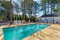 Swimming Pool Quality Inn Newnan