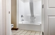 In-room Bathroom 4 Quality Inn Pooler - Savannah I-95