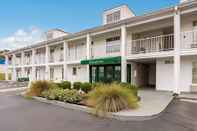 Exterior Quality Inn Thomaston