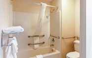 In-room Bathroom 3 Quality Inn Thomaston