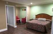 Bedroom 7 American Inn & Suites LAX