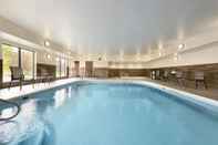 Swimming Pool Fairfield Inn & Suites Hartford Manchester