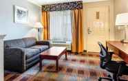 Common Space 3 Quality Inn Airport I-240