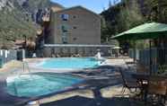 Swimming Pool 5 Yosemite View Lodge