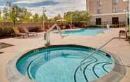 Kolam Renang 2 Courtyard by Marriott Sacramento Midtown