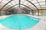 Swimming Pool Home2 Suites by Hilton Goldsboro