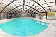สระว่ายน้ำ Home2 Suites by Hilton Goldsboro