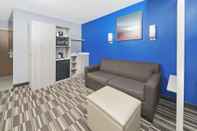 Common Space Microtel Inn & Suites by Wyndham Bethel/Danbury